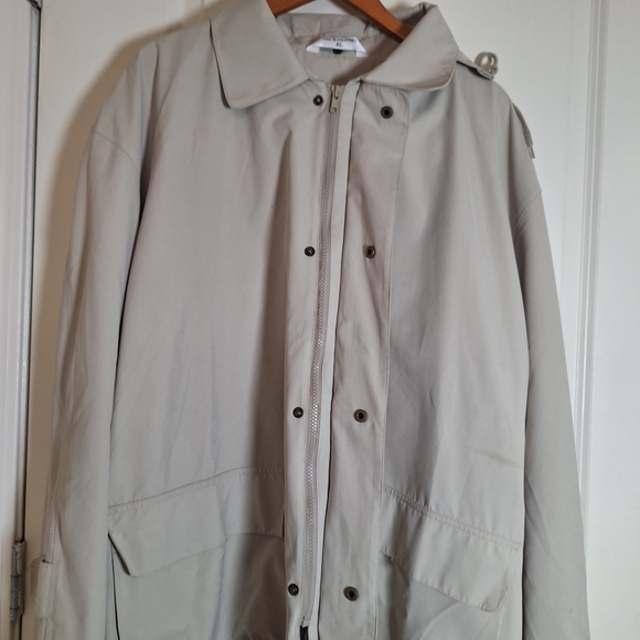Orvis Men's Hooded Raincoat in Beige - Picture 6 of 6